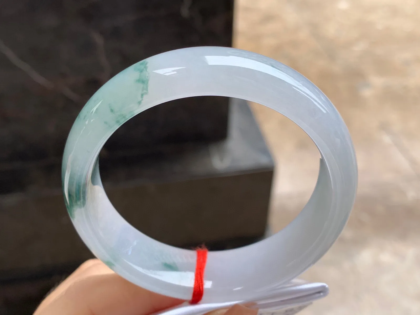 飘花宽版轮胎手镯
尺寸：60-17.7-8.5mm
底子细腻干净～版型大气 大圈口