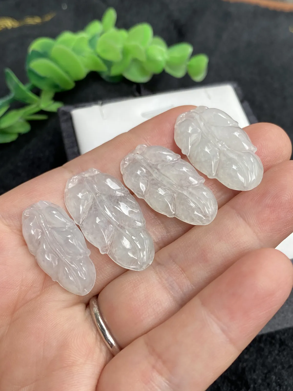 推荐【一手冰叶子】学业有成，事业有成，无纹裂，冰透水润，起光，家庭装一手走，一件就值了，超值～