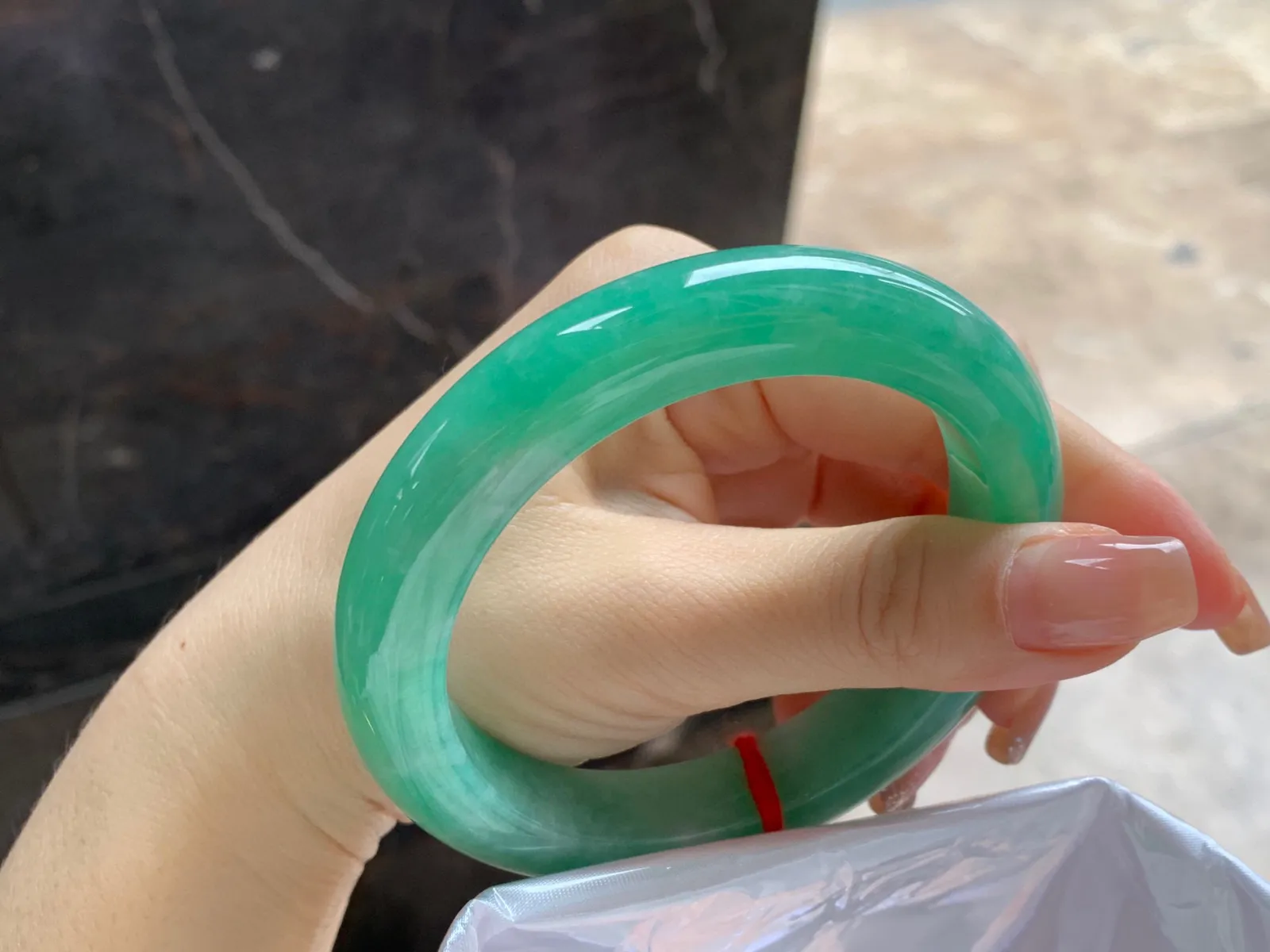 满色圆条手镯
尺寸：60-11.7mm
底子细腻干净～品质大圈口