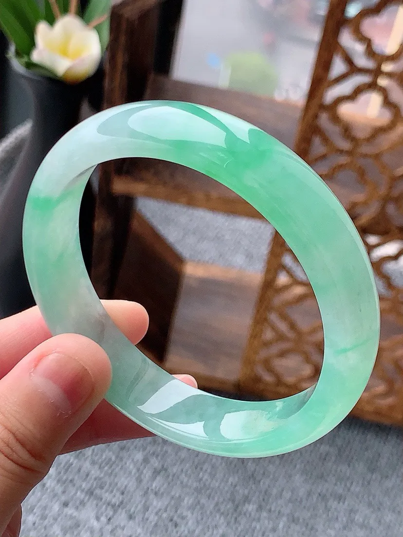 a货翡翠老坑冰种满绿正装正圈手镯59-60大圈口 尺寸59×14×7.6mm 重量59.74g 05