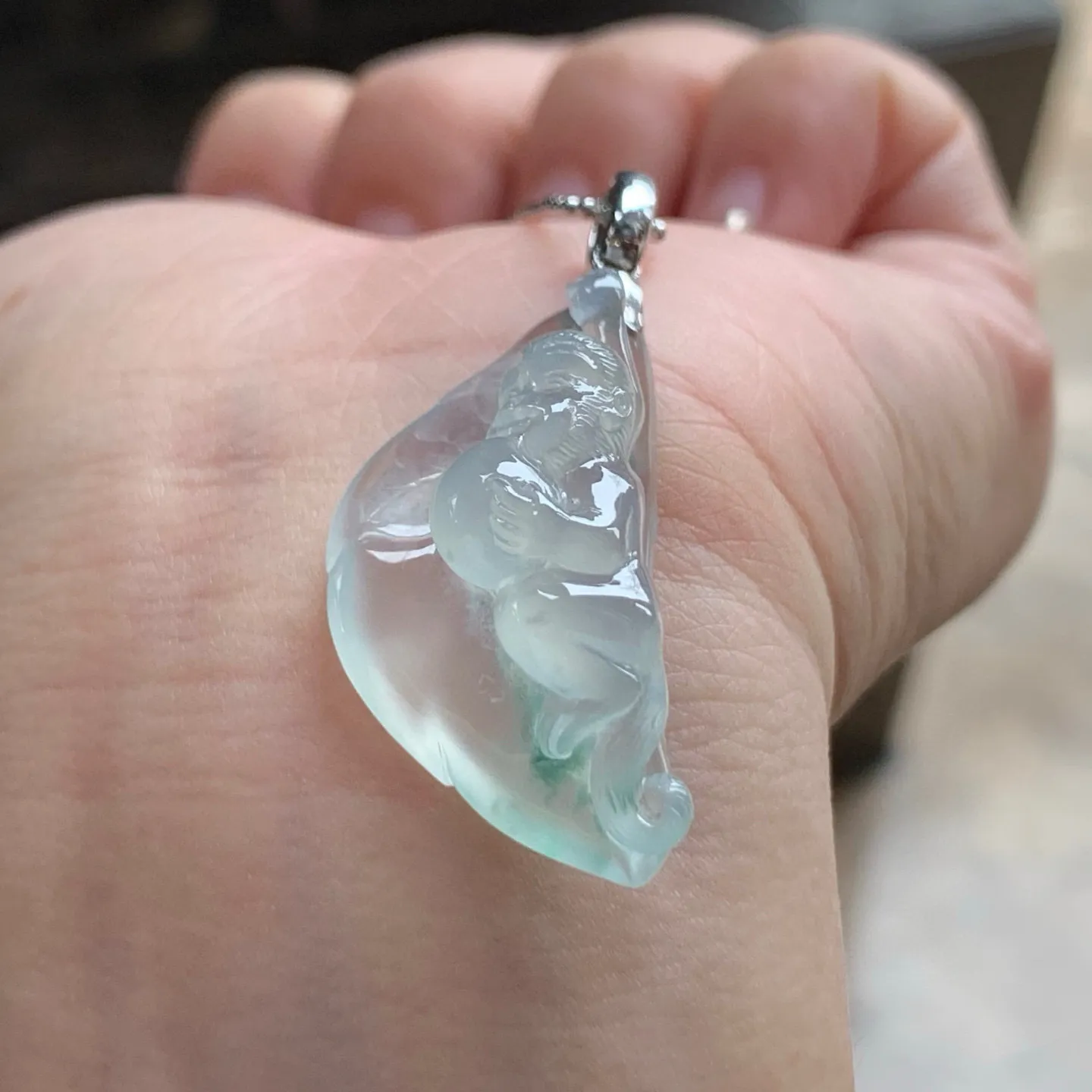 冰种随形灵猴献寿
胶块 种老水足 金扣