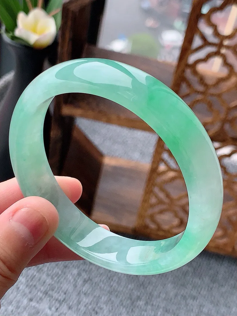 a货翡翠老坑冰种满绿正装正圈手镯59-60大圈口 尺寸59×14×7.6mm 重量59.74g 0530