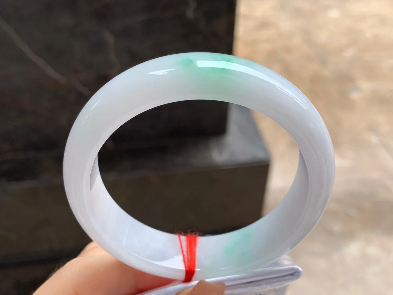 带色手镯
尺寸：57.8-15.4-8mm
底子细腻干净～版型不错