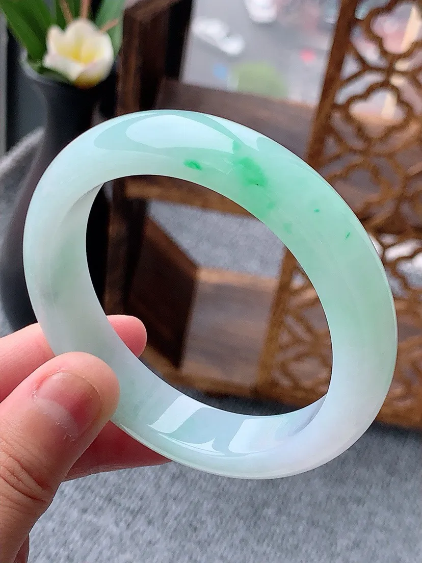 a货翡翠老坑飘绿正装正圈手镯55-56圈口尺寸55.8×13×8.2mm 重量63.29g 0530