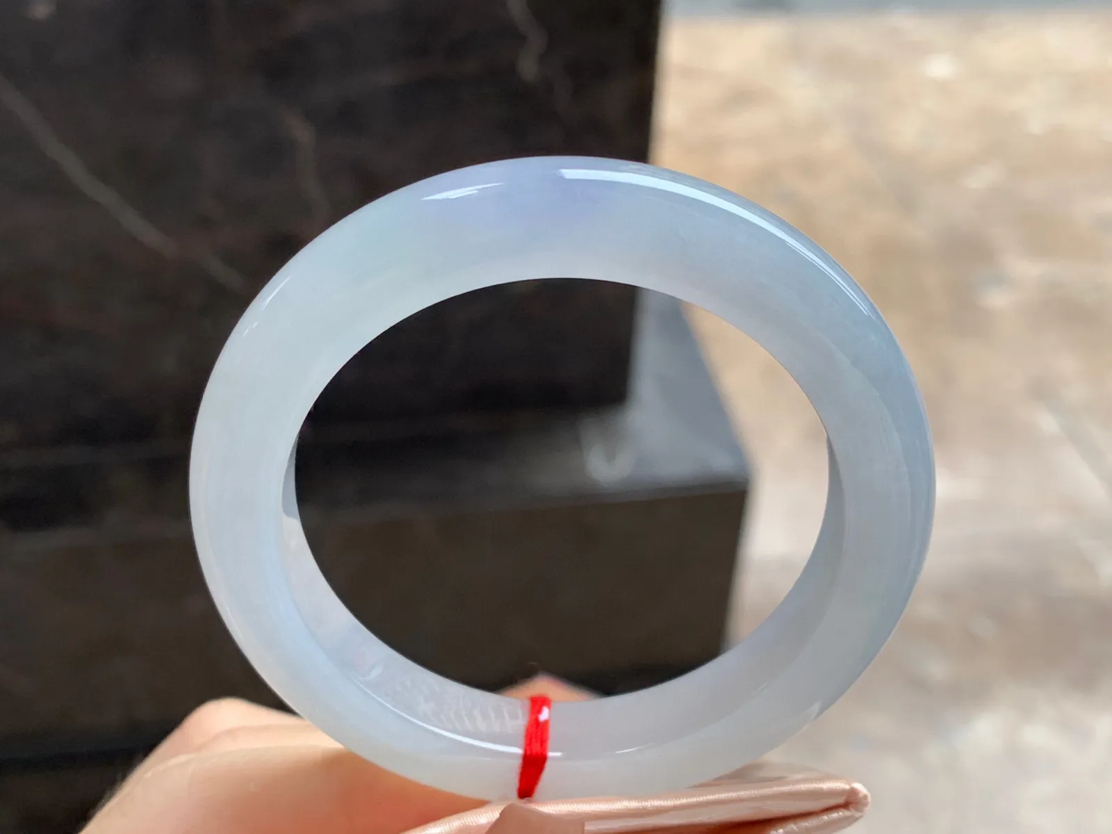 糯冰手镯
尺寸：54.4-9.5mm
种水好 小清新上手好看