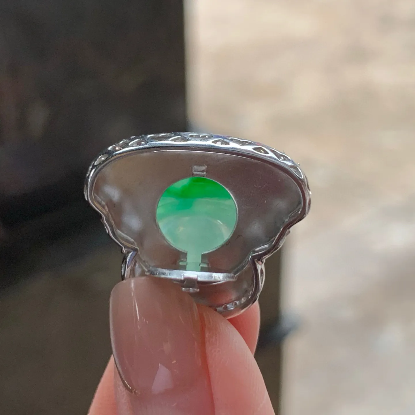 冰种阳绿坐佛
真金镶嵌 精致
