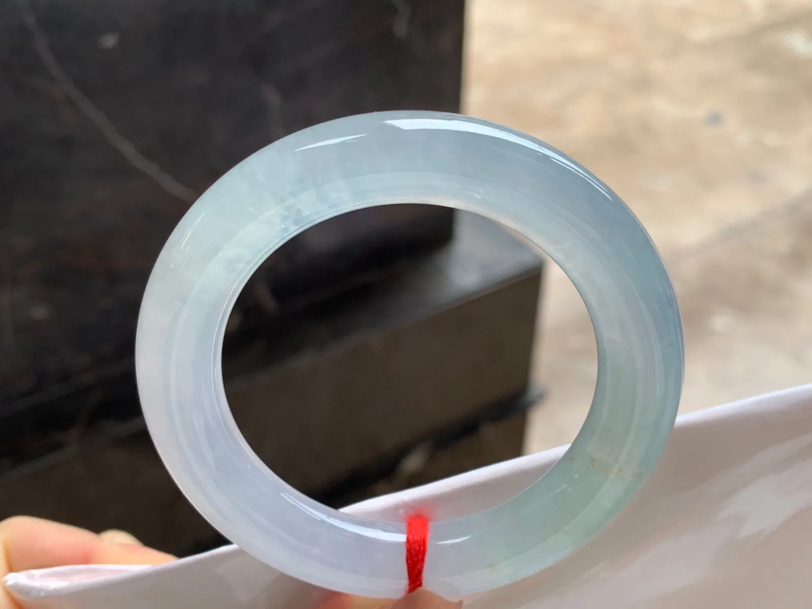 冰种圆条手镯
尺寸：54.1-11.8mm
冰味十足～甜甜的胖圆条