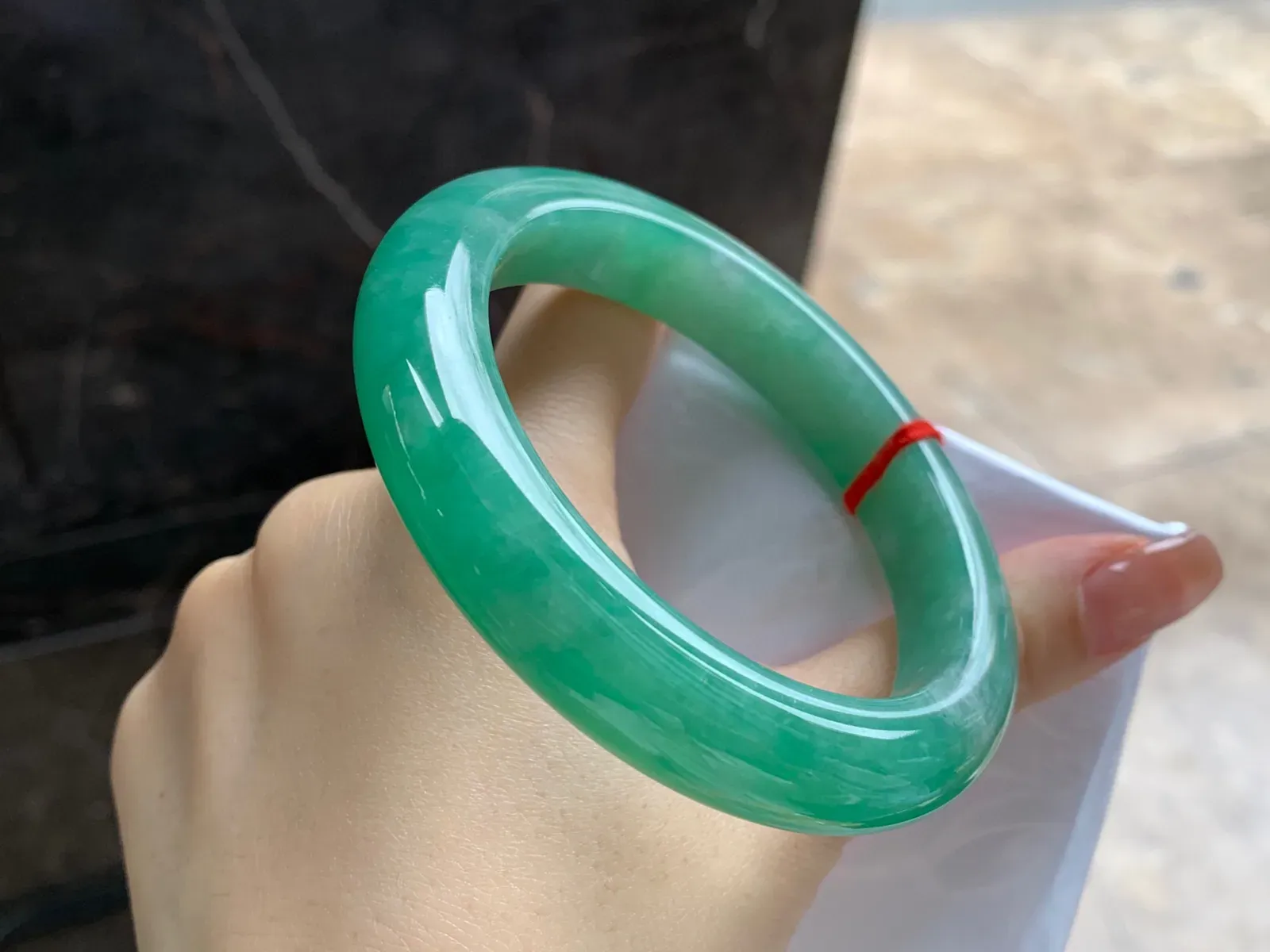 满色圆条手镯
尺寸：60-11.7mm
底子细腻干净～品质大圈口