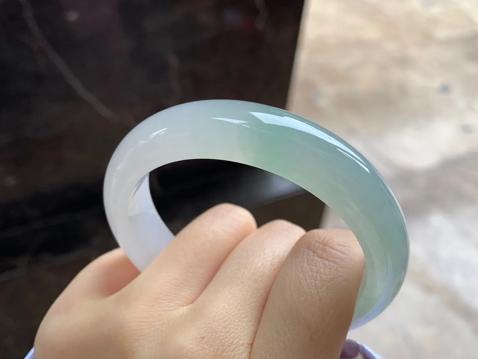 晴水手镯
尺寸：56.3-14.8-8.3mm
种水好 小清新