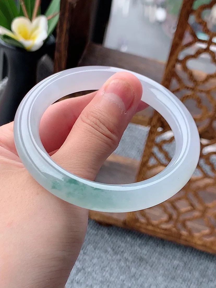 a货翡翠老坑冰种飘花圆条手镯52-53小圈口 尺寸52.5×9.3mm 重量46.23g 0529