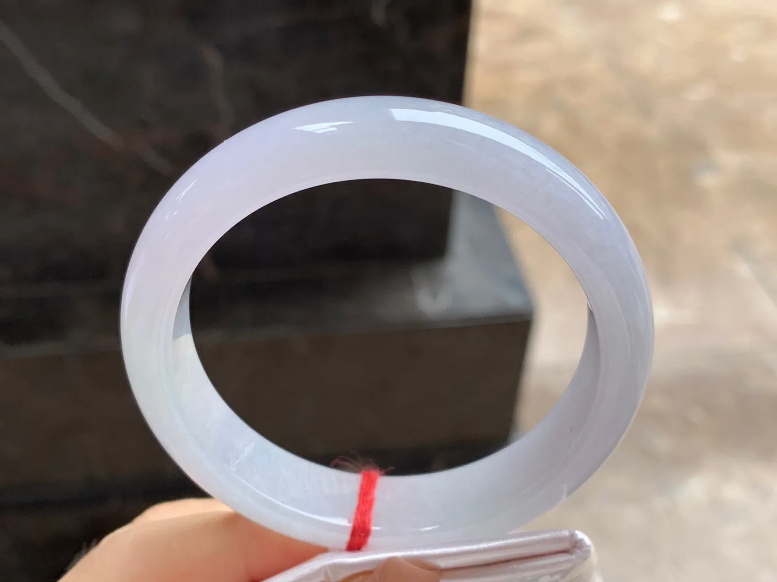 细糯手镯
尺寸：56.5-12.9-8mm
肉质细腻水润～小清新