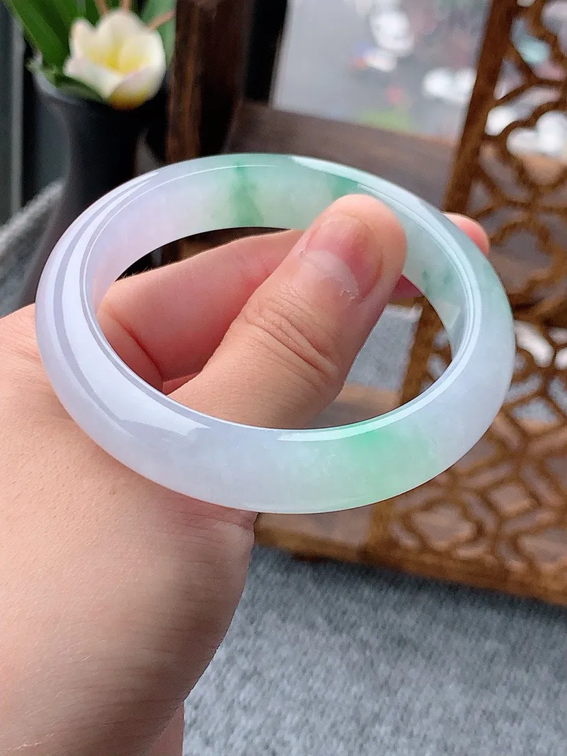 a货翡翠老坑飘绿正装正圈手镯52-53小圈口  尺寸52.3×11.7×7.7mm 重量49.94g 0530