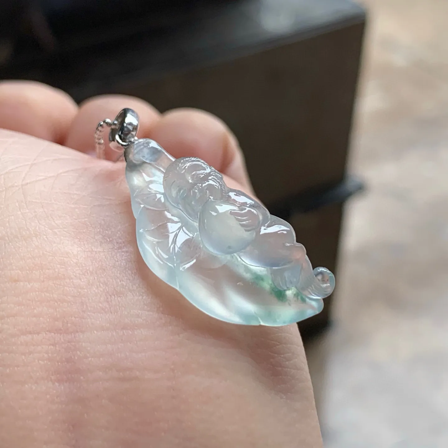 冰种随形灵猴献寿
胶块 种老水足 金扣