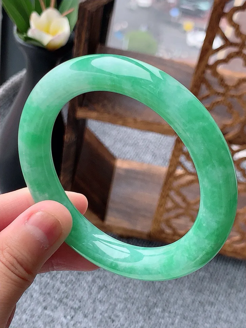 a货翡翠老坑满绿圆条手镯57-58圈口 尺寸57.4×10.8mm 重量69.26g 0530