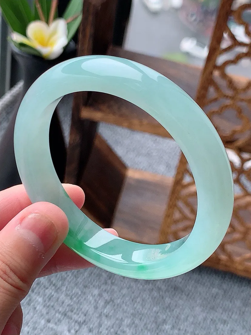 a货翡翠老坑冰种飘绿正装正圈手镯56-57圈口 尺寸56.5×11.8×8.3mm 重量57.00g 0529
