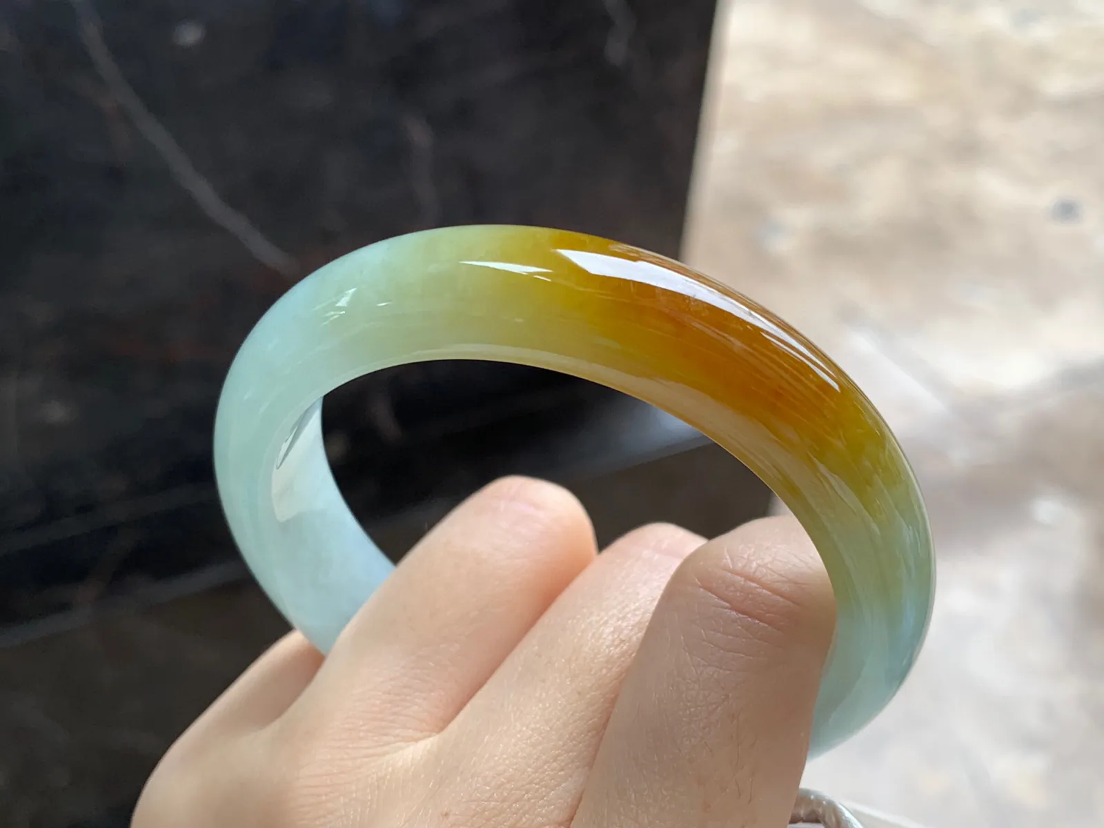 蓝水手镯
尺寸：57.1-13-7.7mm
种水好 干净清秀 气质