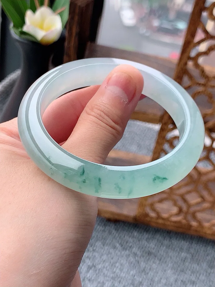 a货翡翠老坑飘花正装正圈手镯55-56圈口 尺寸55×11.7×8.5mm 重量57.67g 0530 A63