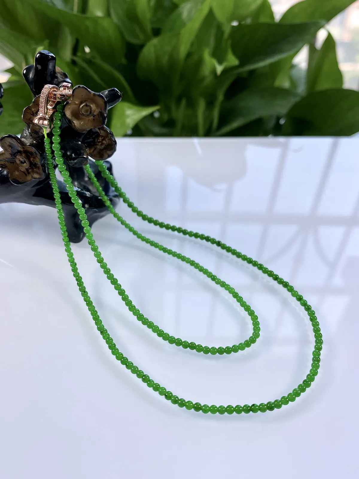 收藏级别，缅甸天然翡翠A货，卡3高冰种起光起胶满绿帝王绿小米珠塔珠圆珠项链手链，尺寸：大珠3mm～小珠2mm，共253颗，长度560mm，重量：7.76g