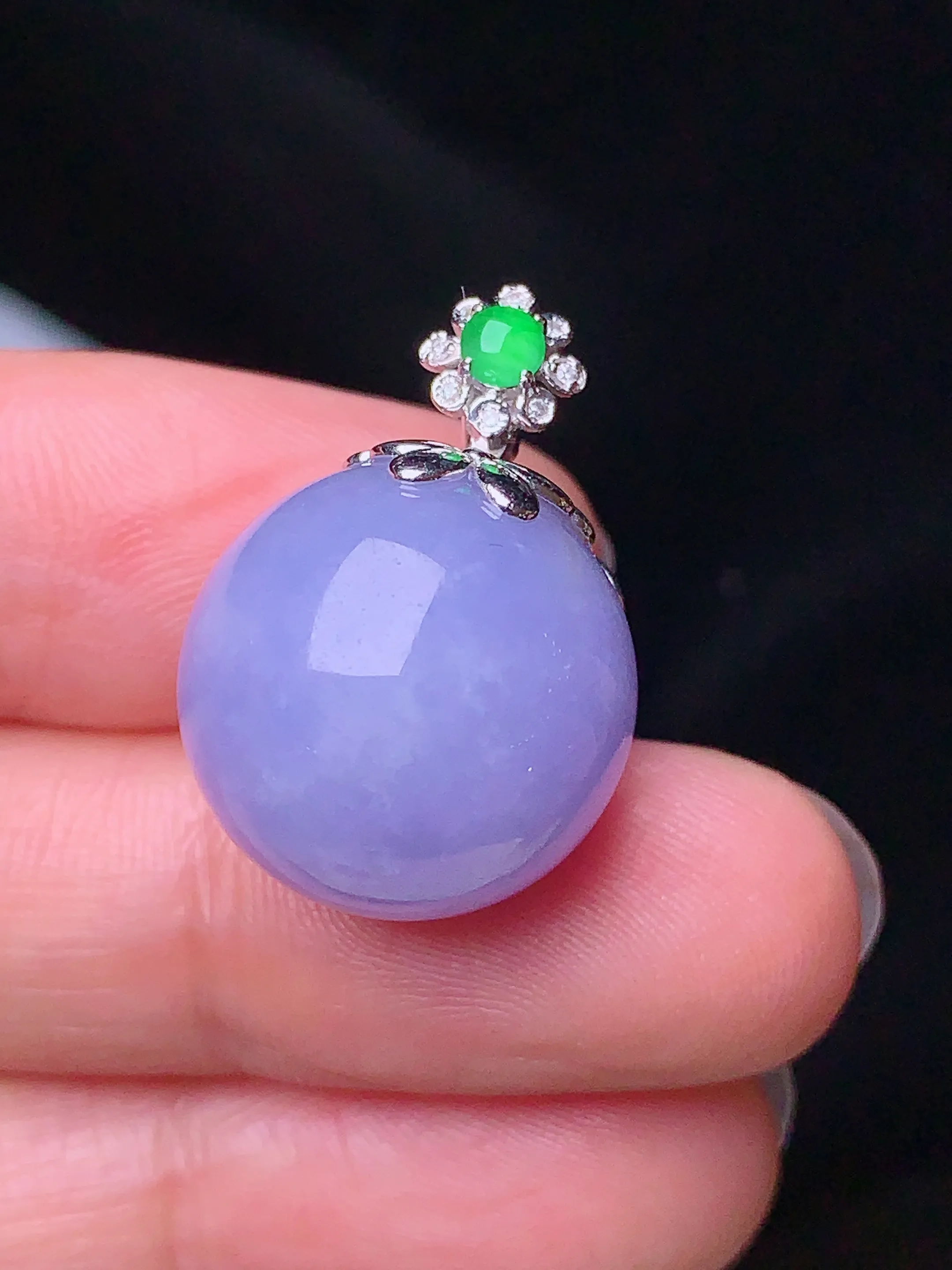 18k金钻镶嵌紫罗兰圆珠吊坠 玉质细腻 色泽艳丽  整体尺寸23.3*16