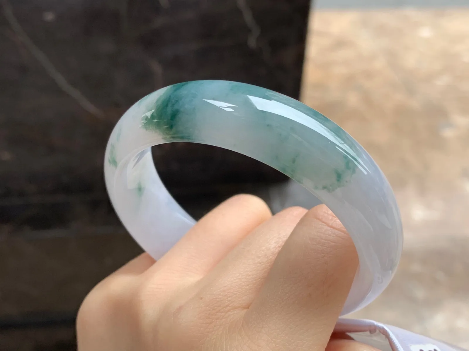 飘花宽版轮胎手镯
尺寸：60-17.7-8.5mm
底子细腻干净～版型大气 大圈口