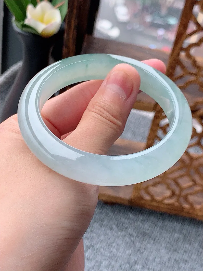 a货翡翠老坑飘花正装正圈手镯55-56圈口 尺寸55×11.7×8.5mm 重量57.67g 0530 A63