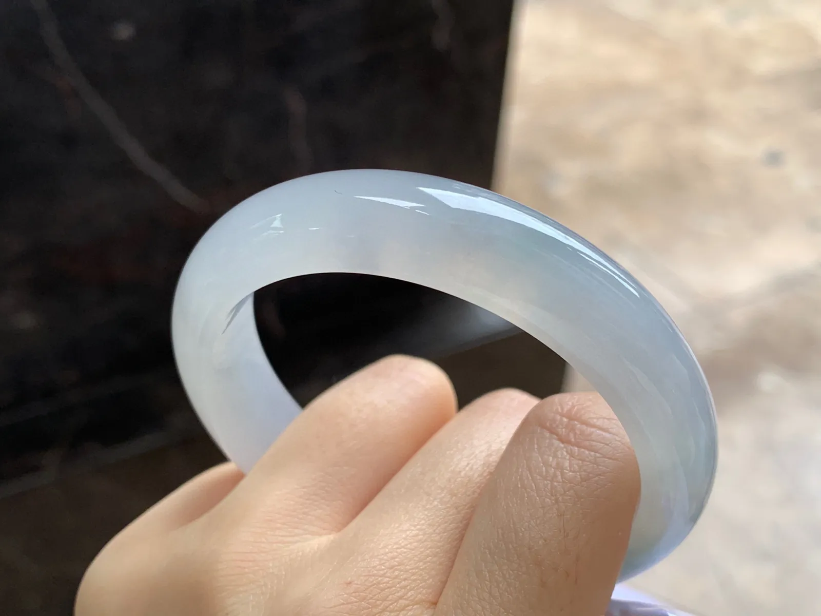 糯冰手镯
尺寸：56.7-13.2-8.3mm
种水好 小清新上手好看