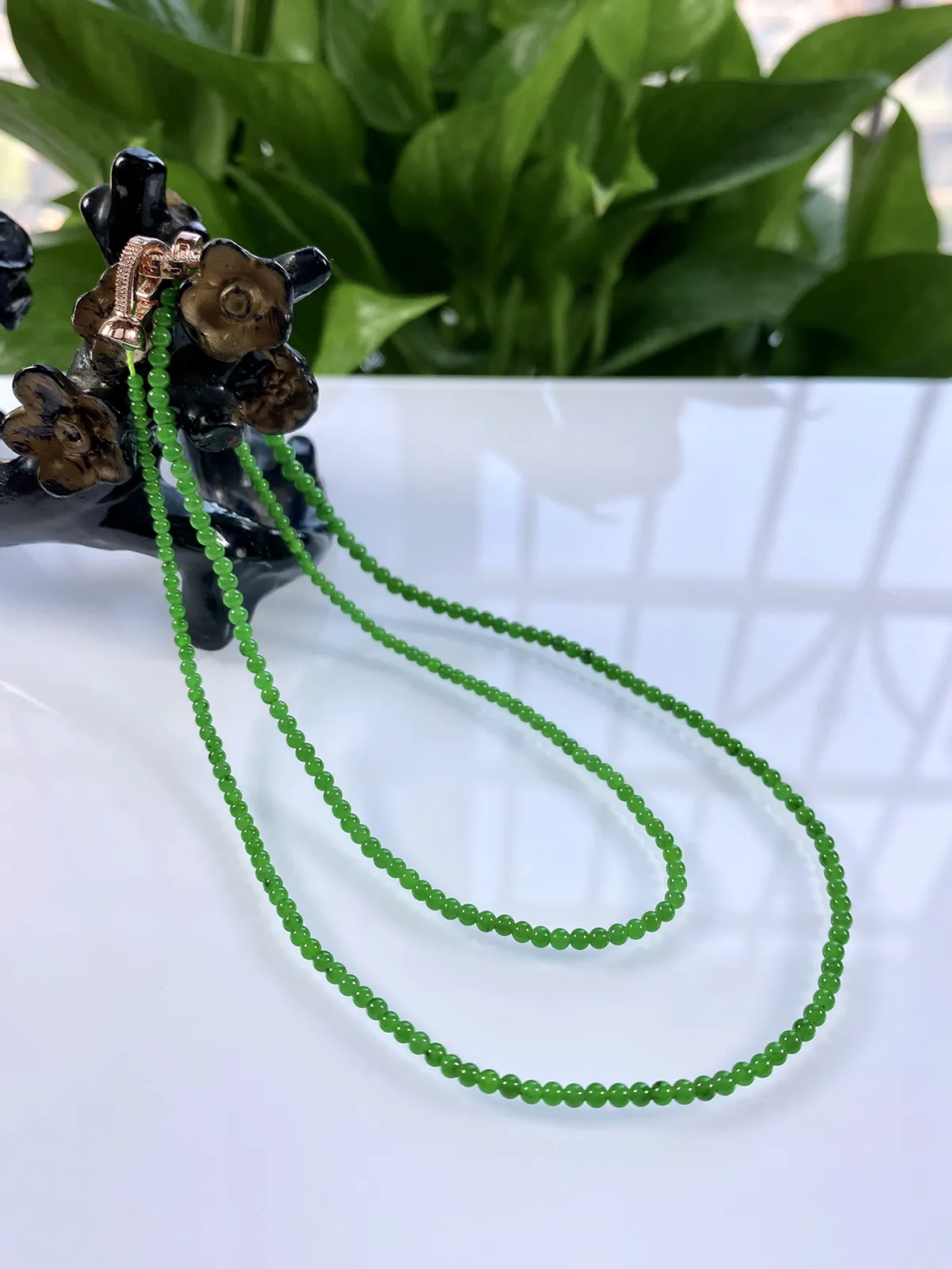 收藏级别，缅甸天然翡翠A货，卡3高冰种起光起胶满绿帝王绿小米珠塔珠圆珠项链手链，尺寸：大珠3mm～小珠2mm，共253颗，长度560mm，重量：7.76g