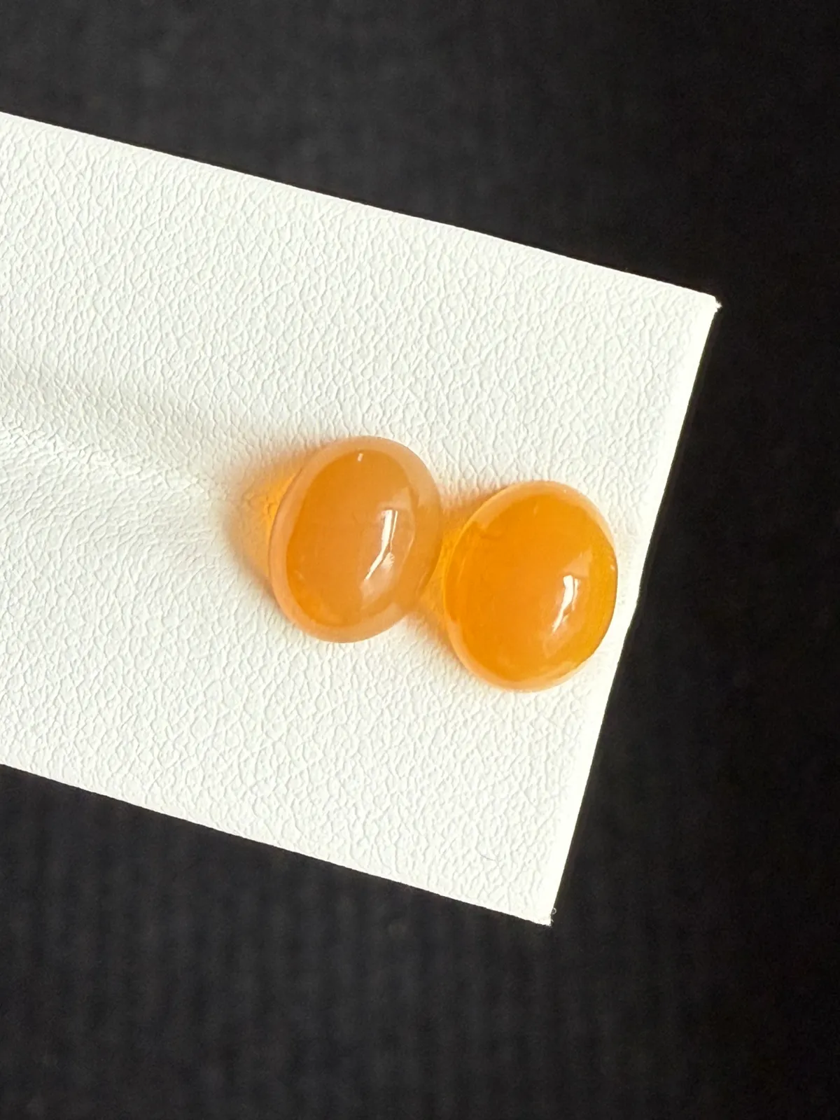 3.67ct天然墨西哥火欧泊裸石，尺寸10×8×4.7mm， 颜色美艳 ，晶体通透