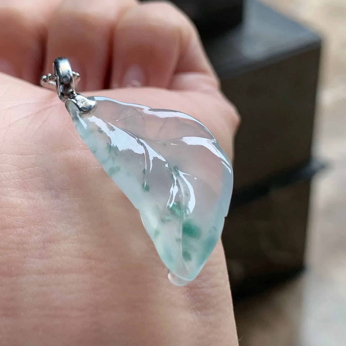 冰种随形灵猴献寿
胶块 种老水足 金扣