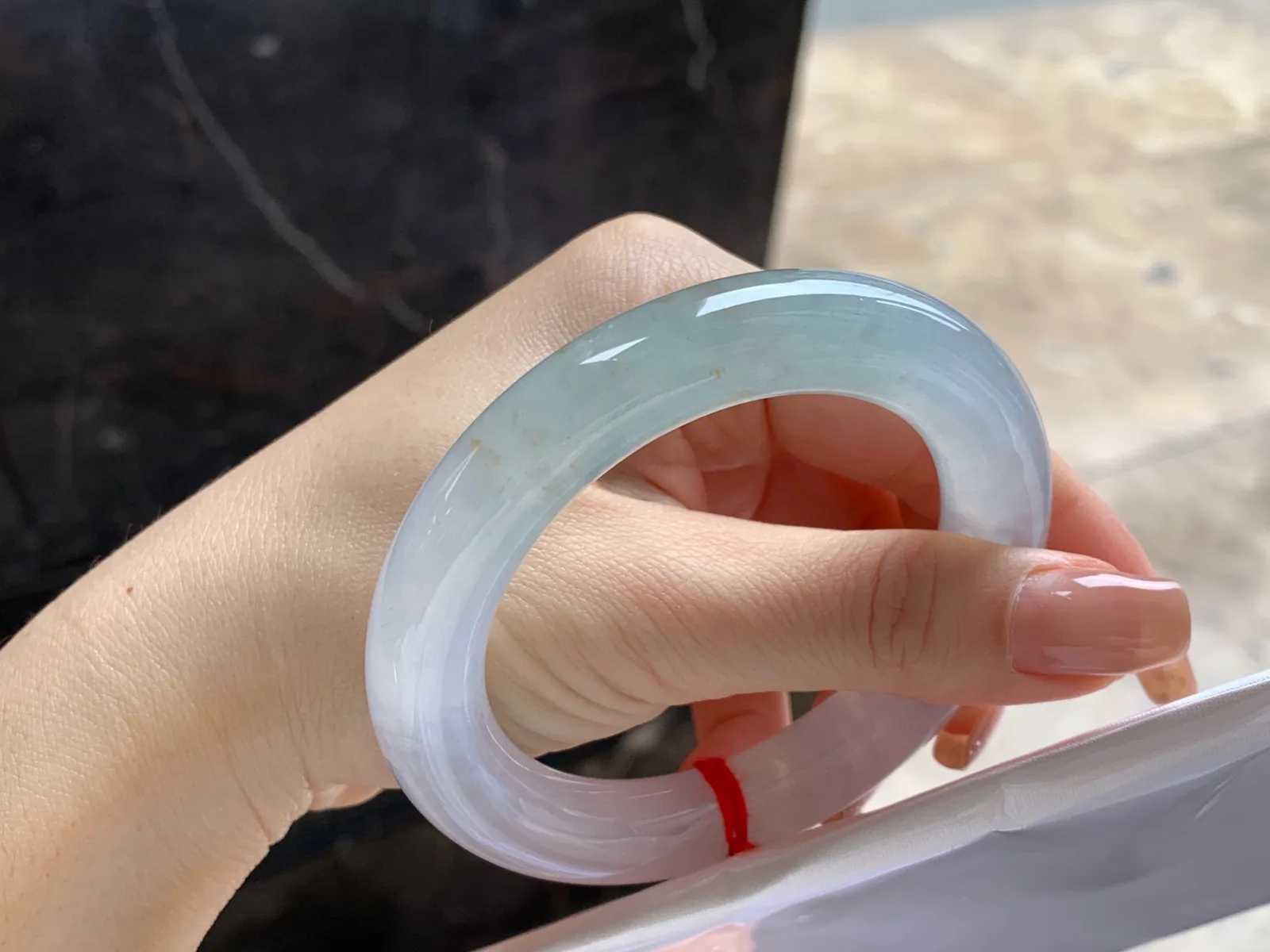 冰种圆条手镯
尺寸：54.1-11.8mm
冰味十足～甜甜的胖圆条