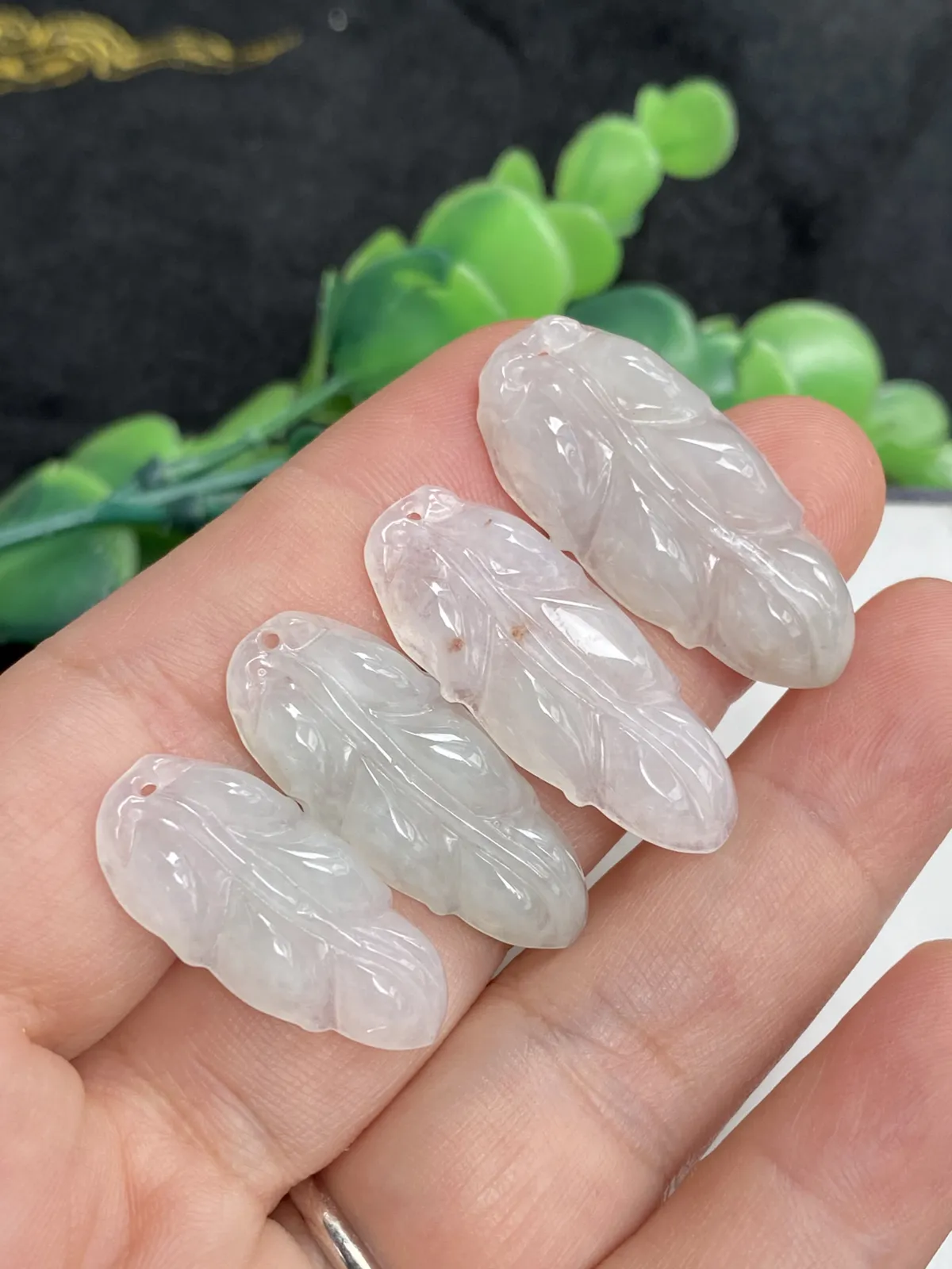 推荐【冰种一手叶子】学业有成，事业有成，无纹裂，水润细腻，家庭装一手走，一件就值了，超值～～33*15.5*5.6，32.1*13.8*4.3，30.1*12.8*4.9，26.5*12.4*4.9