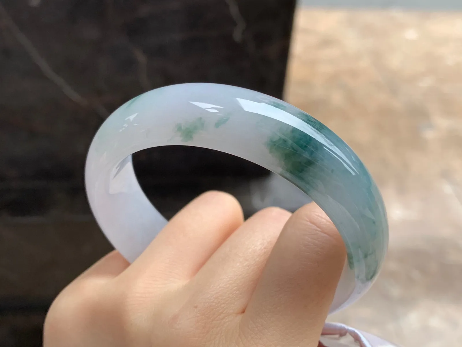 飘花宽版轮胎手镯
尺寸：60-17.7-8.5mm
底子细腻干净～版型大气 大圈口