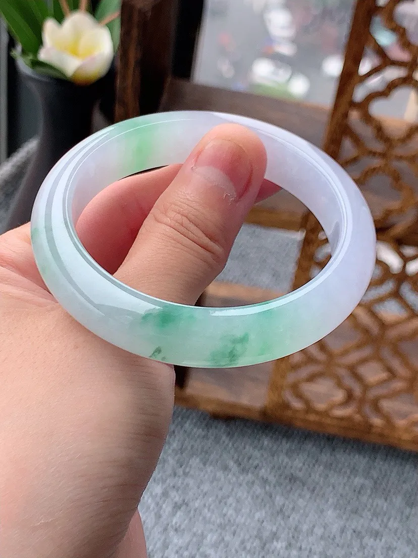 a货翡翠老坑飘绿正装正圈手镯52-53小圈口  尺寸52.3×11.7×7.7mm 重量49.94g 0530
