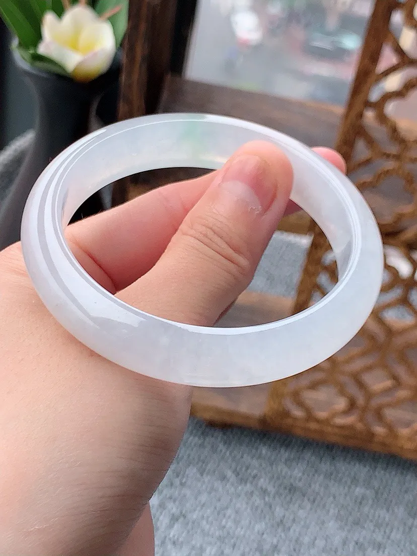 a货翡翠老坑飘绿正装正圈手镯56-57圈口 尺寸56.5×12×7.5mm 重量52.85g 0530
