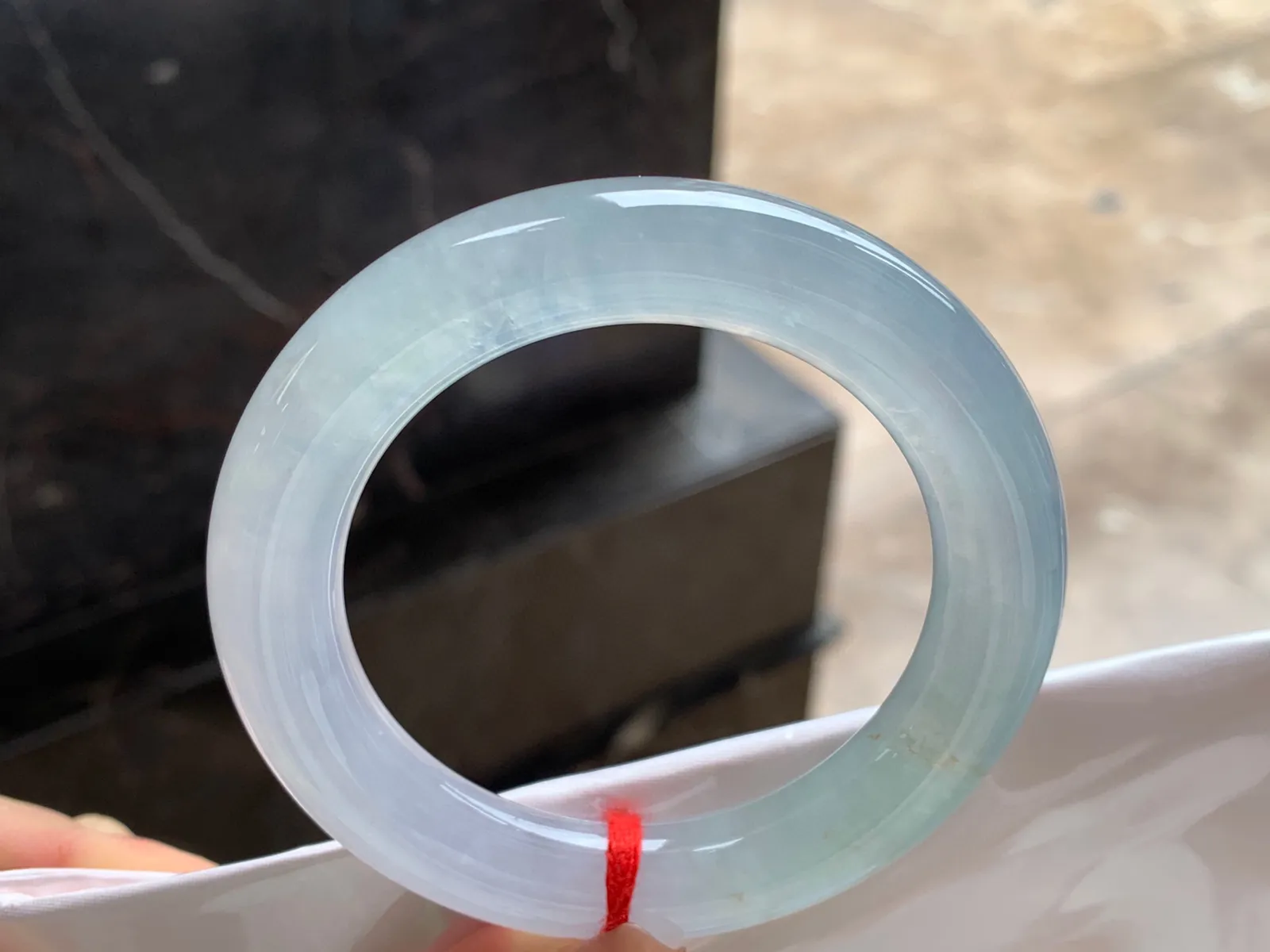 冰种圆条手镯
尺寸：54.1-11.8mm
冰味十足～甜甜的胖圆条