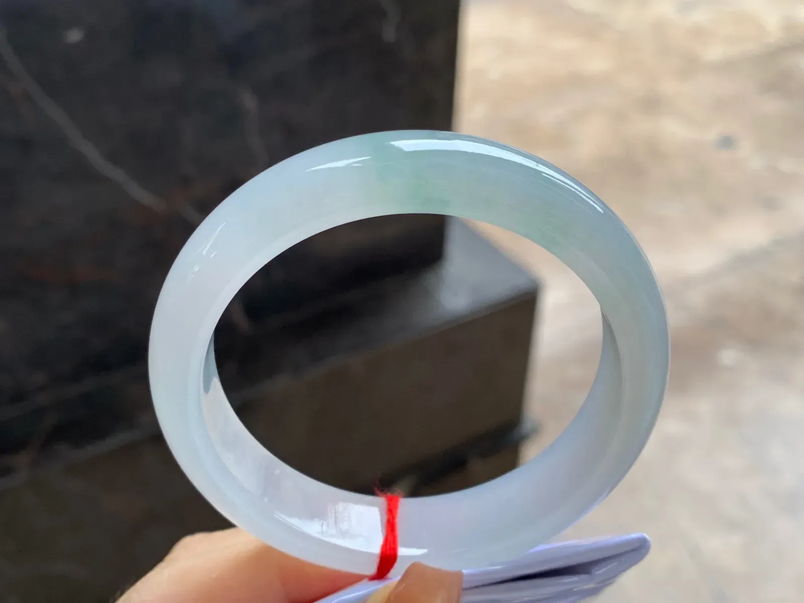 糯冰手镯
尺寸：56.7-13.2-8.3mm
种水好 小清新上手好看