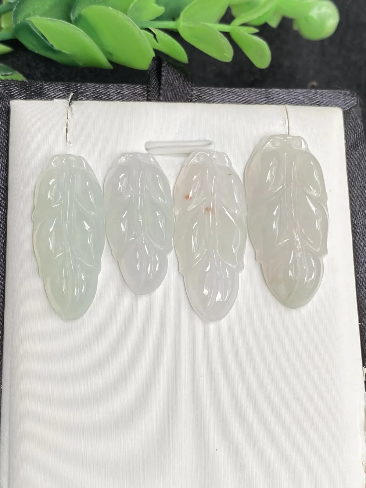 推荐【冰种一手叶子】学业有成，事业有成，无纹裂，水润细腻，家庭装一手走，一件就值了，超值～～33*15.5*5.6，32.1*13.8*4.3，30.1*12.8*4.9，26.5*12.4*4.9