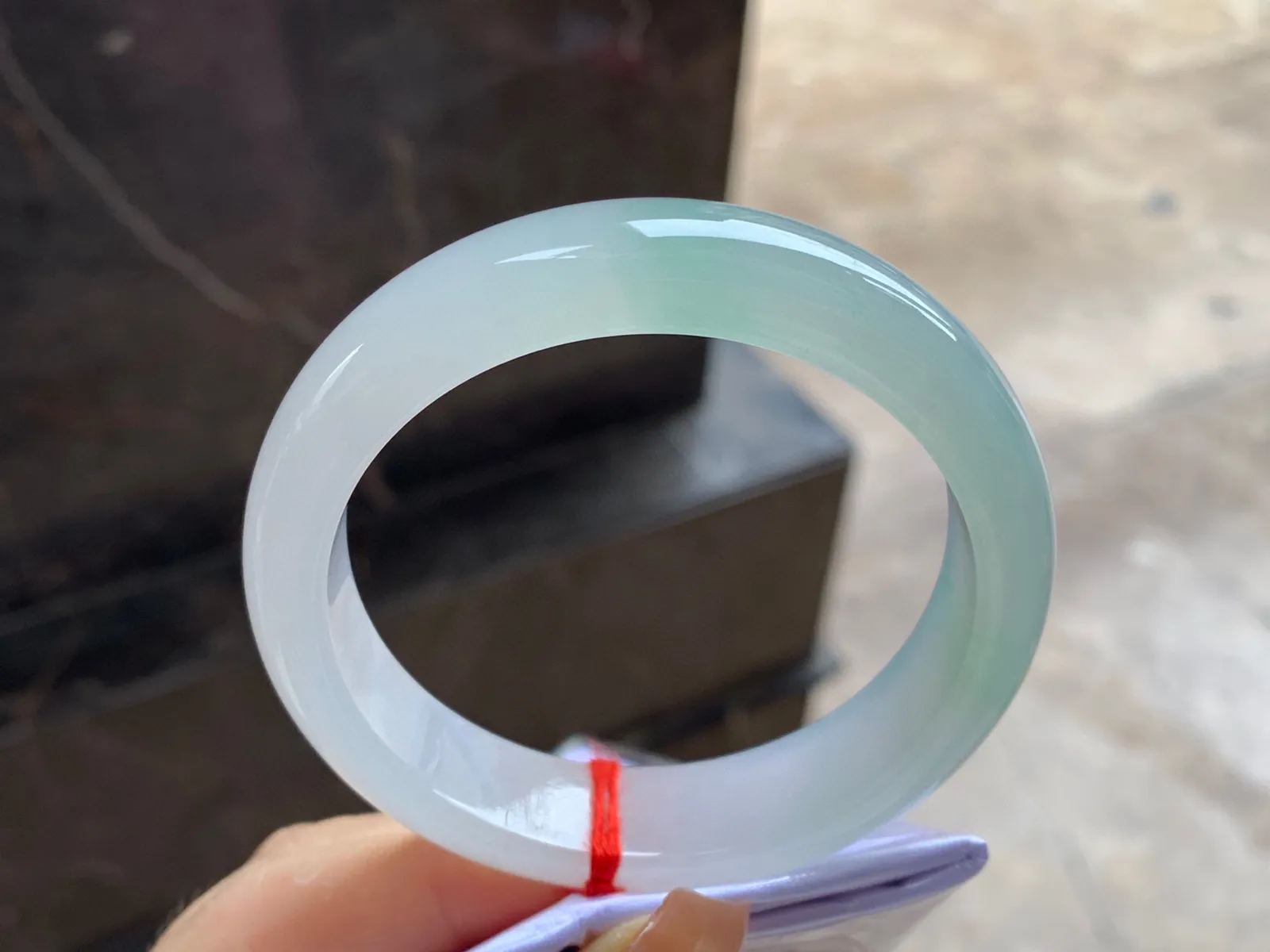 晴水手镯
尺寸：56.3-14.8-8.3mm
种水好 小清新