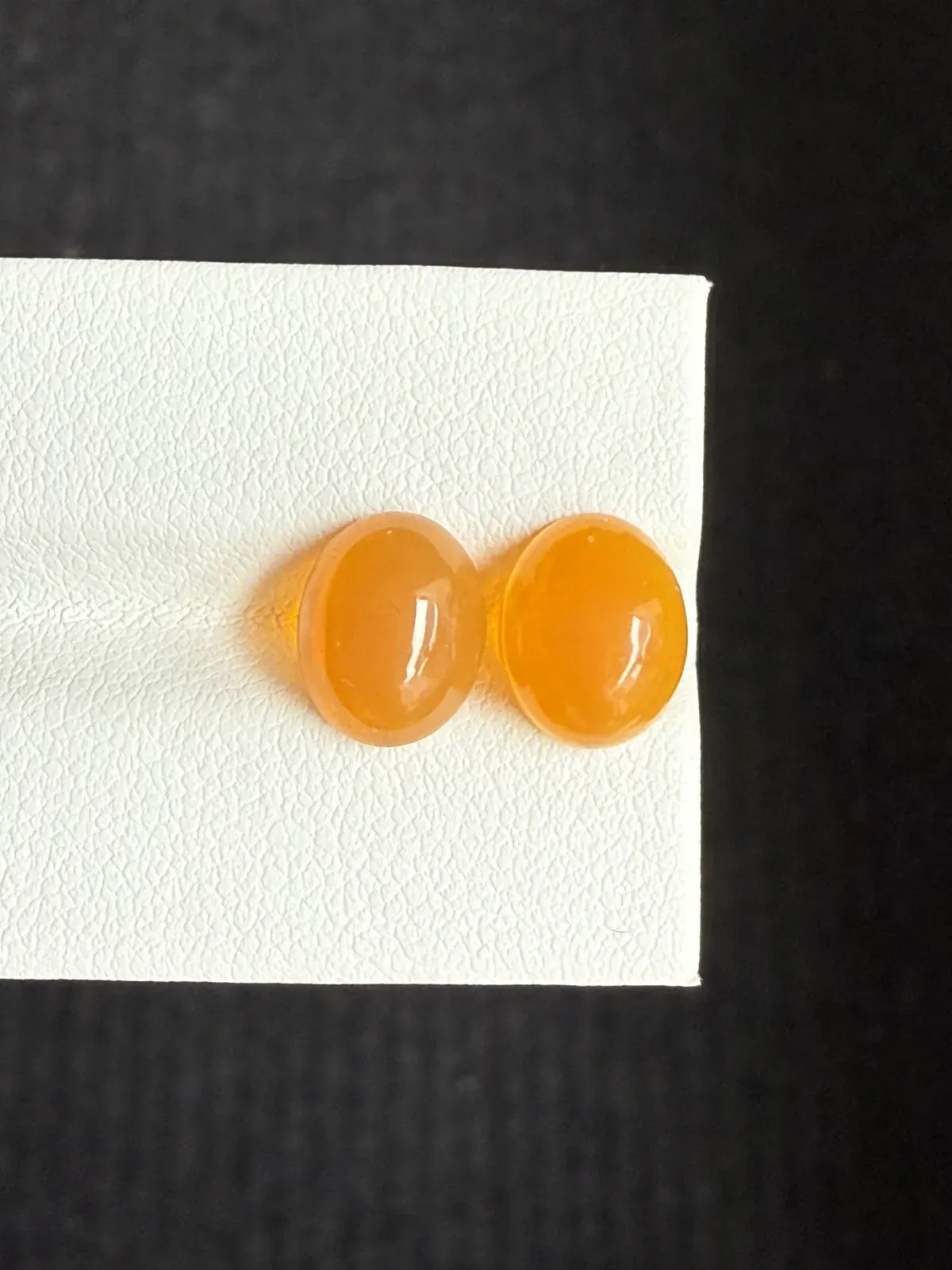 3.67ct天然墨西哥火欧泊裸石，尺寸10×8×4.7mm， 颜色美艳 ，晶体通透