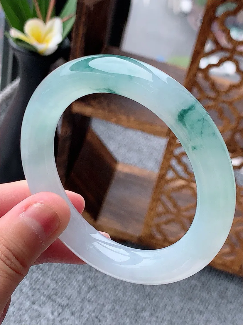 a货翡翠老坑冰种飘花圆条手镯54-55圈口  尺寸54.8×10.8mm 重量65.49g 0529