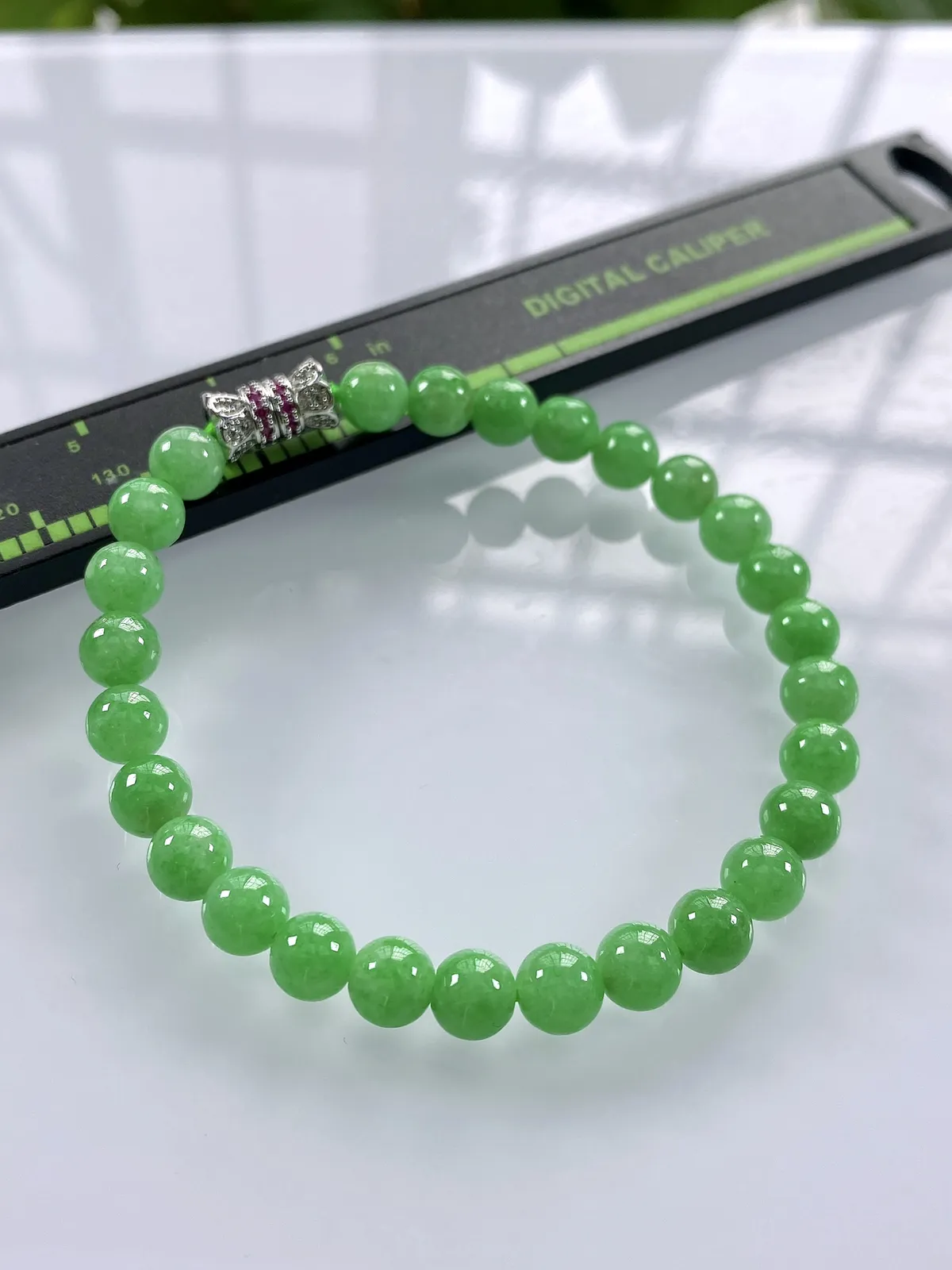 缅甸天然翡翠A货，卡6.3冰润满绿阳绿圆珠手串手链，尺寸：6.3mm/27颗，长度175mm，重量：13.28g