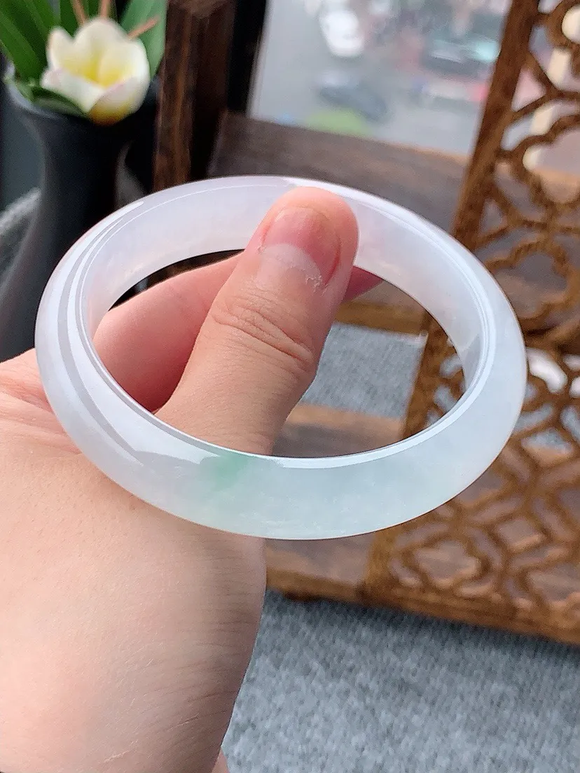 a货翡翠老坑飘绿正装正圈手镯56-57圈口 尺寸56.5×12×7.5mm 重量52.85g 0530