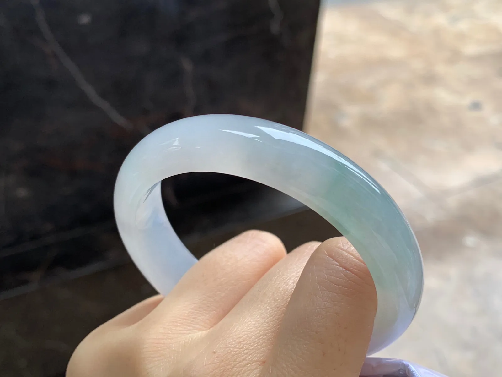 糯冰手镯
尺寸：56.7-13.2-8.3mm
种水好 小清新上手好看