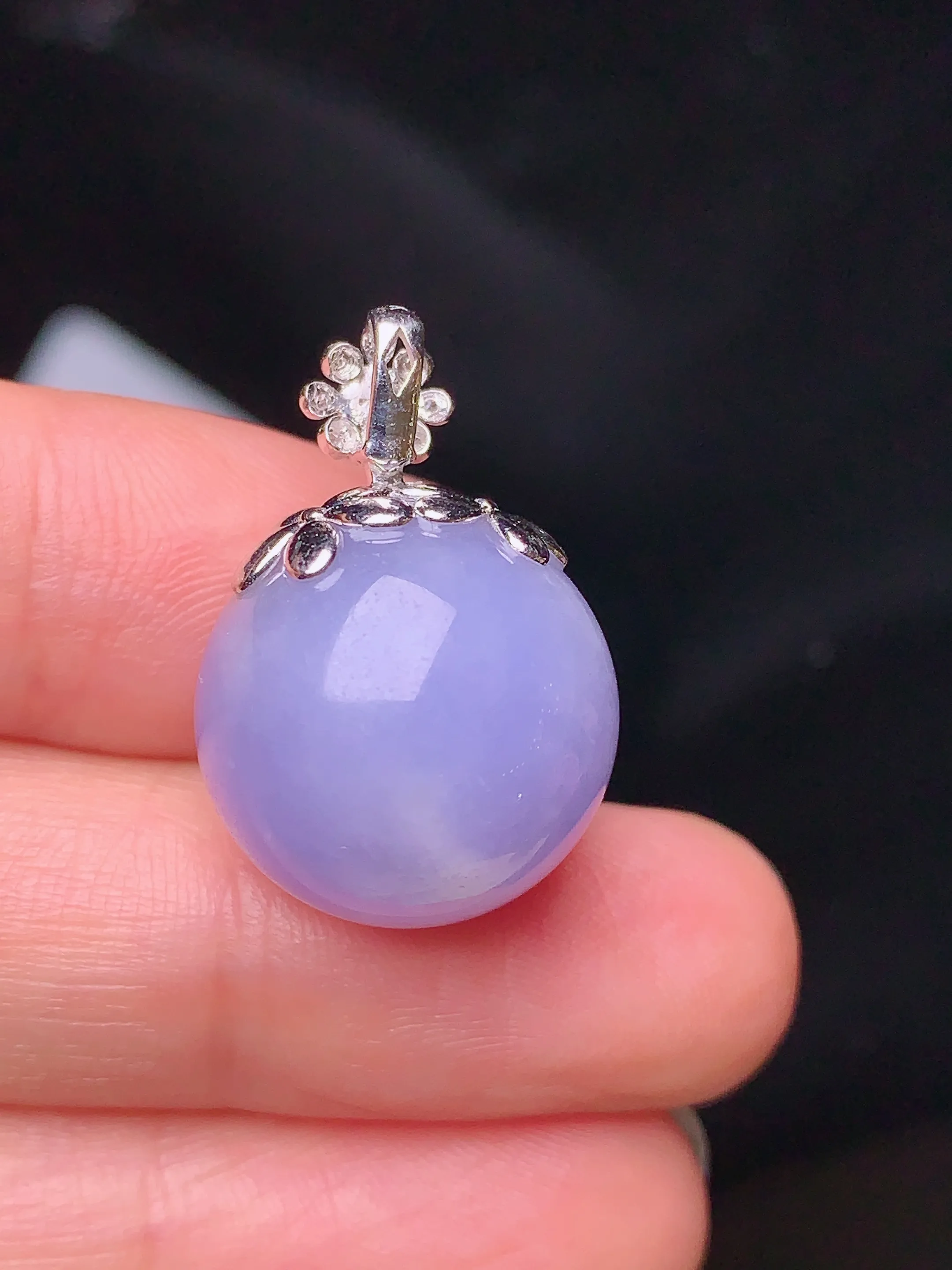 18k金钻镶嵌紫罗兰圆珠吊坠 玉质细腻 色泽艳丽  整体尺寸23.3*16