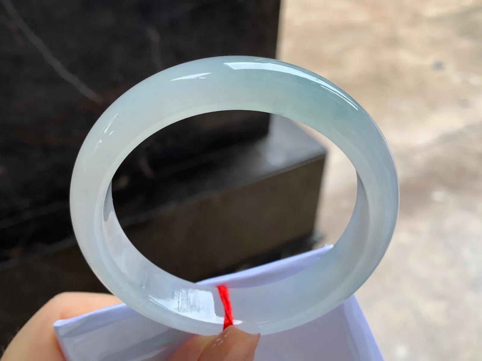 糯冰手镯
尺寸：56.7-13.2-8.3mm
种水好 小清新上手好看