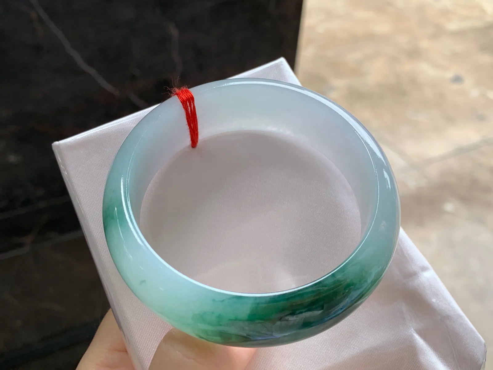 飘花宽版轮胎手镯
尺寸：60-19.7-8.6mm
料子细腻干净～版型大气大圈口