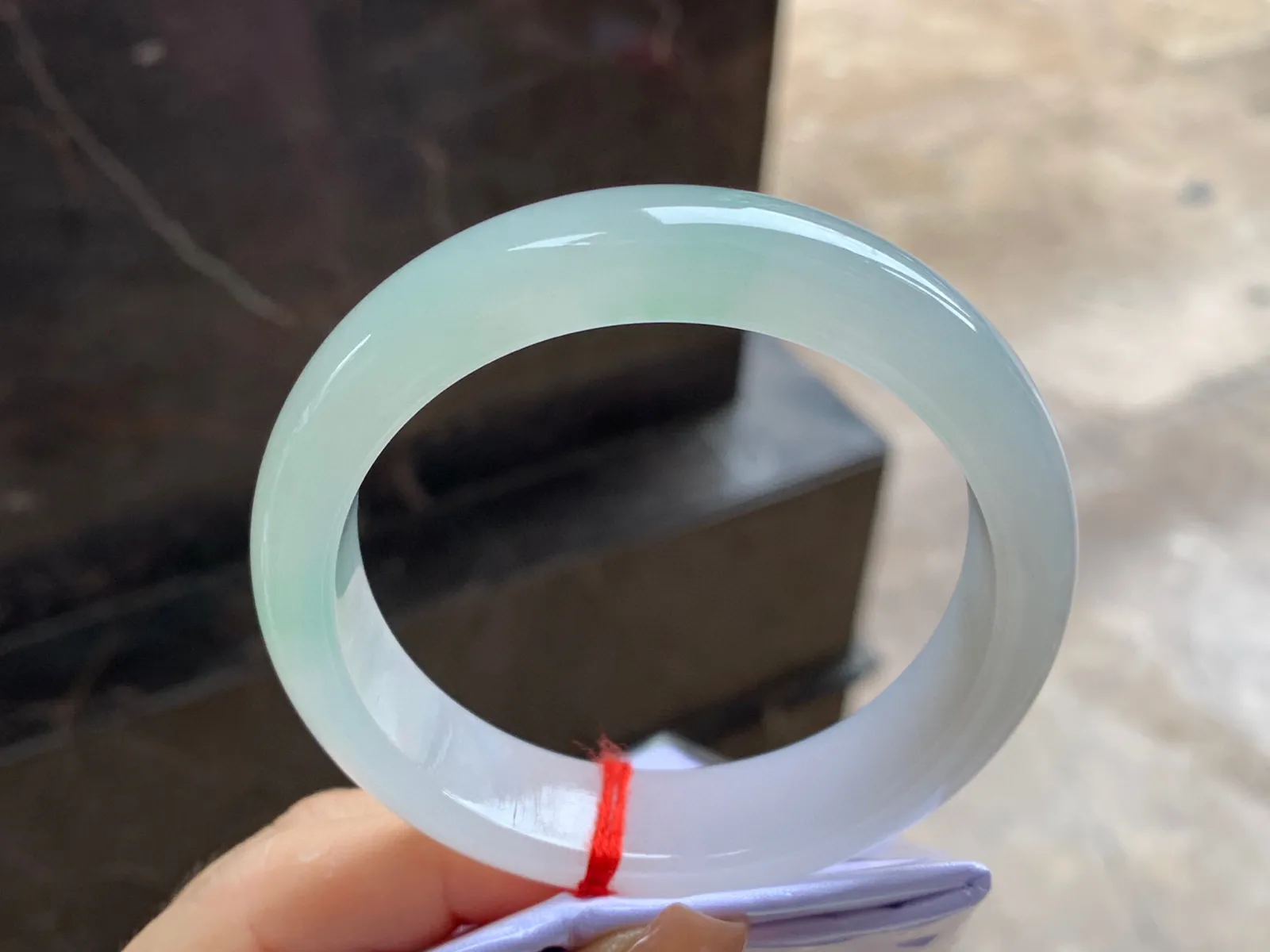 晴水手镯
尺寸：56.3-14.8-8.3mm
种水好 小清新