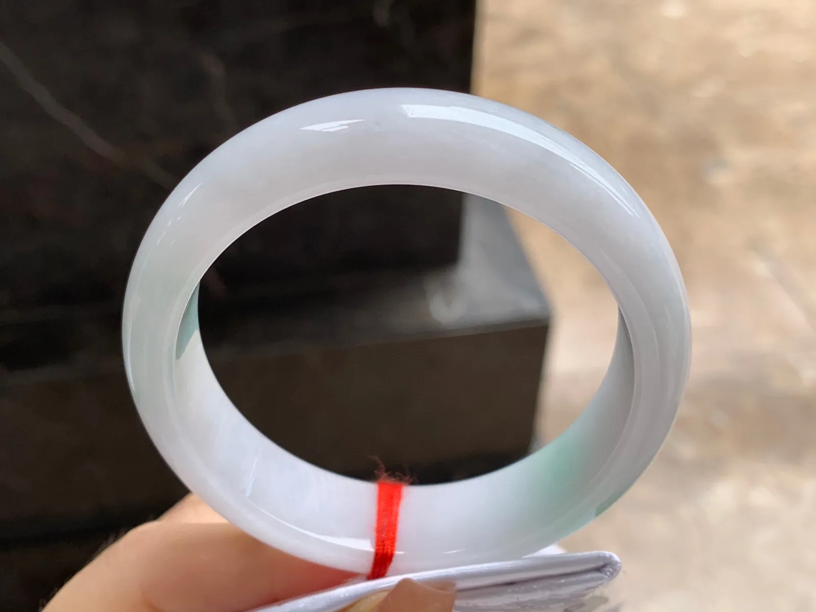 带色手镯
尺寸：57.8-15.4-8mm
底子细腻干净～版型不错