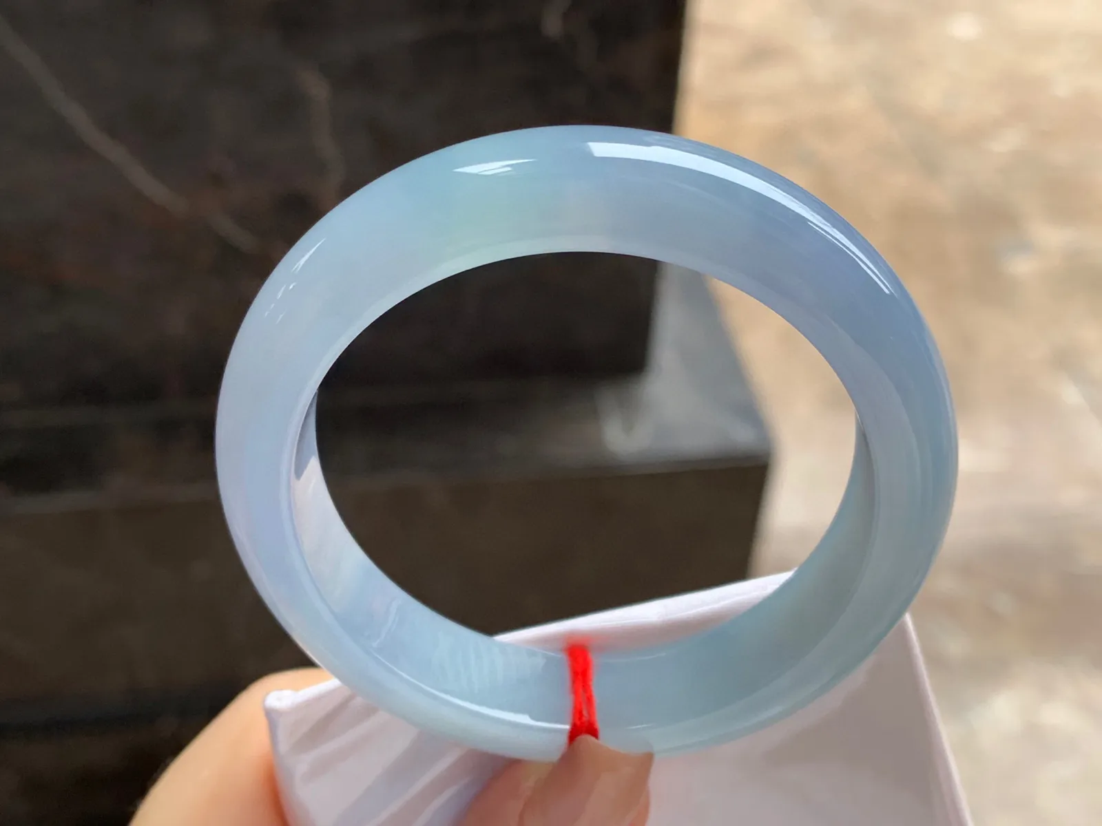 细糯手镯
尺寸：55.2-12.7-8.8mm
底子细腻干净～上手好看气质