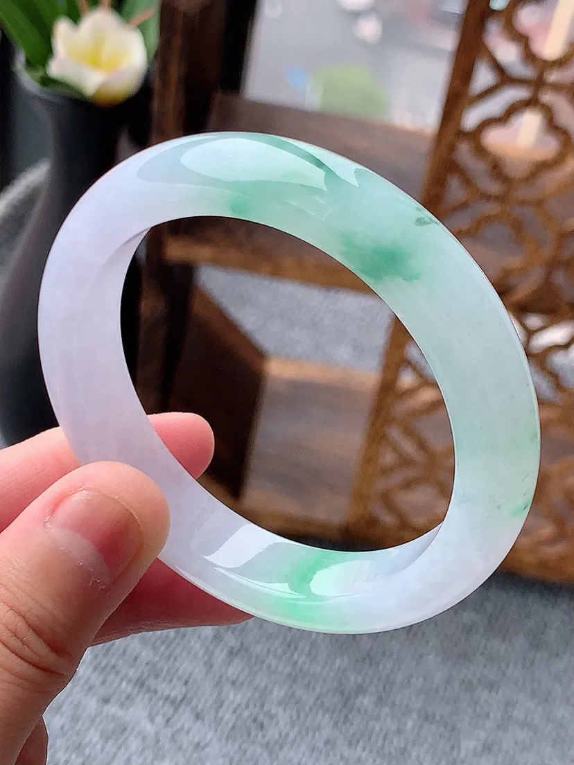 a货翡翠老坑飘绿正装正圈手镯52-53小圈口  尺寸52.3×11.7×7.7mm 重量49.94g